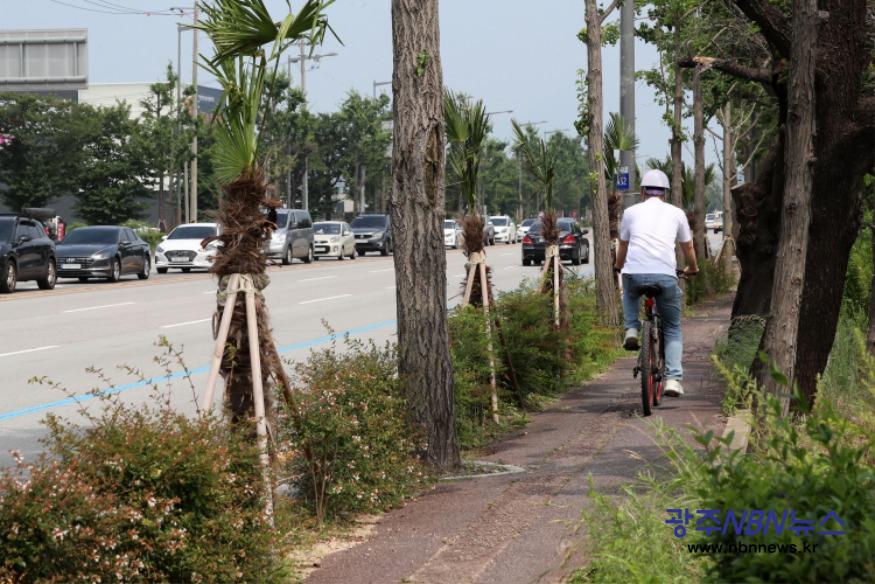 사본 -0721_광산구 공항역_극락교 자전거 도로 1.jpg